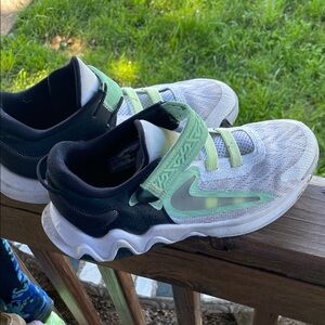 Nike Green and Black Sneakers Modern Design